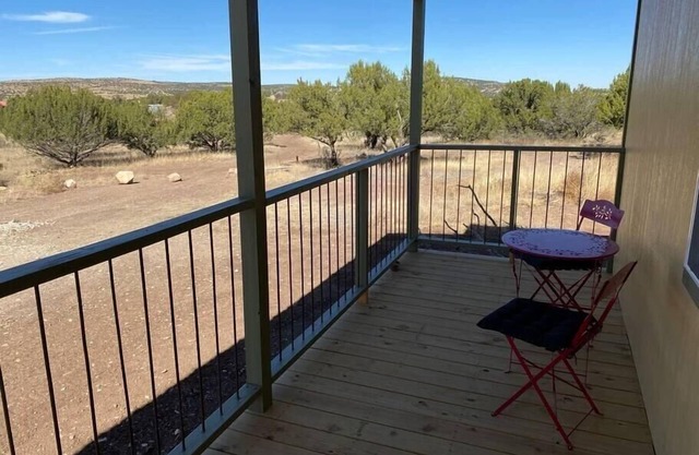 *Private 'Cabin In the Woods' - Sleeps 4 w/PORCH