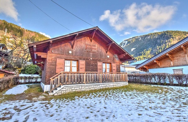 Private Chalet Near Morzine Center with Garden