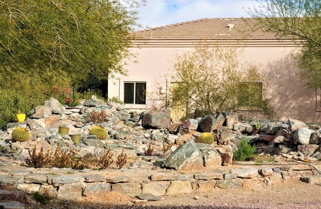Private & Comfortable: full kitchen, basic breakfast, and beautiful scenery