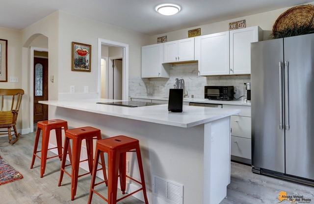 Private Cottage-5 min. walk to Park Strip, Coastal Trail, Restaurants