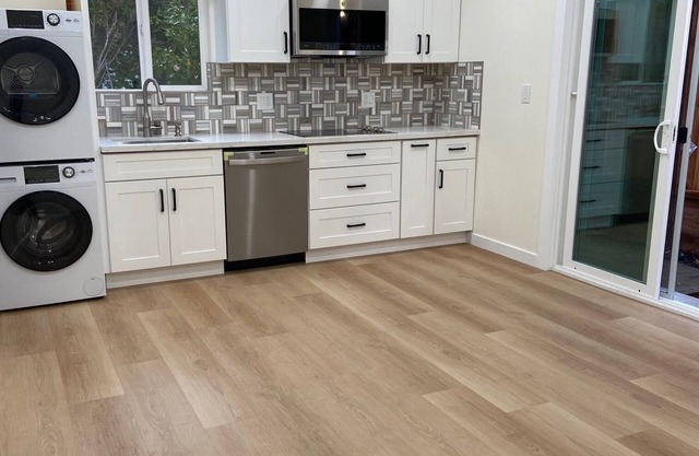 Private cottage - in charming old Palo Alto, full kitchen, 1BR/1BA. common area