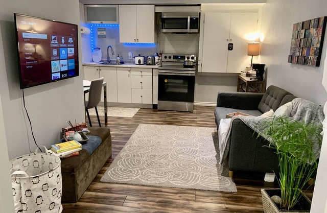 Private Cozy 1 Bedroom Apartment! Dedicated Wok Desk and Free Parking.