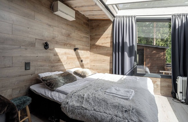 Private & Cozy Suite with lake views