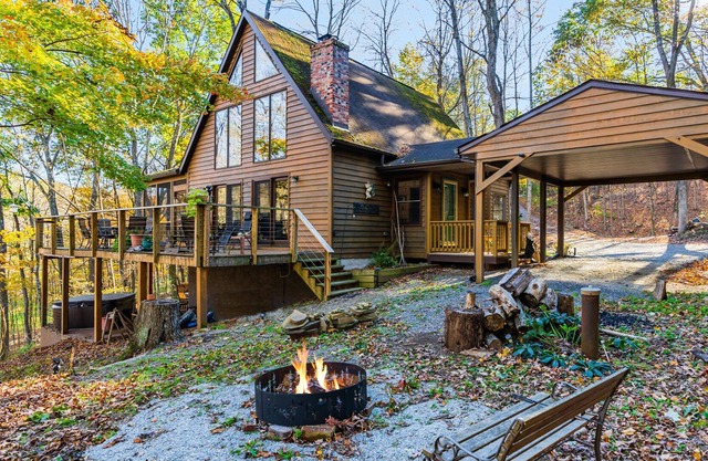 Private Creek, Huge Deck, Hot Tub at Chalet Cabin