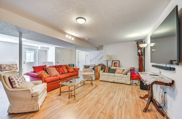 Private Deck: Berkeley Springs Getaway!