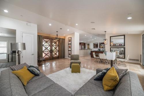 Private Executive Home, Pet Friendly, Walkable