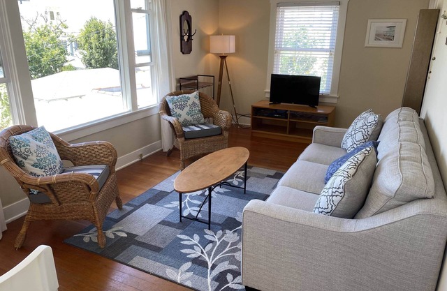 Private, Fully Detached Beach House W/Stunning Ocean View!