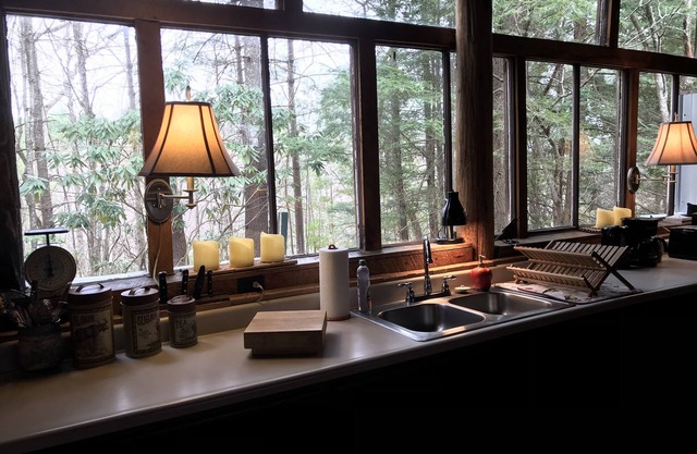Private, Gated, Wall of Windows, Fire-Pit, Pet Friendly- no fees of any kind!