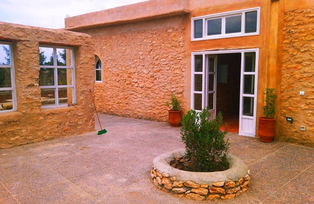 Private guest rooms