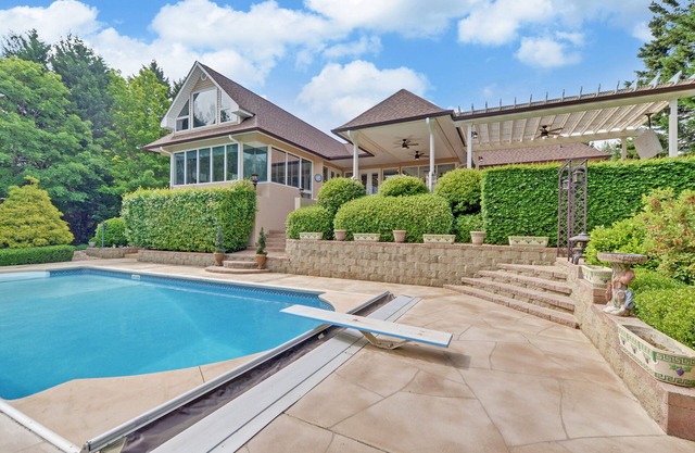 Private House Retreat on Beautiful Lake Hartwell with Private Pool