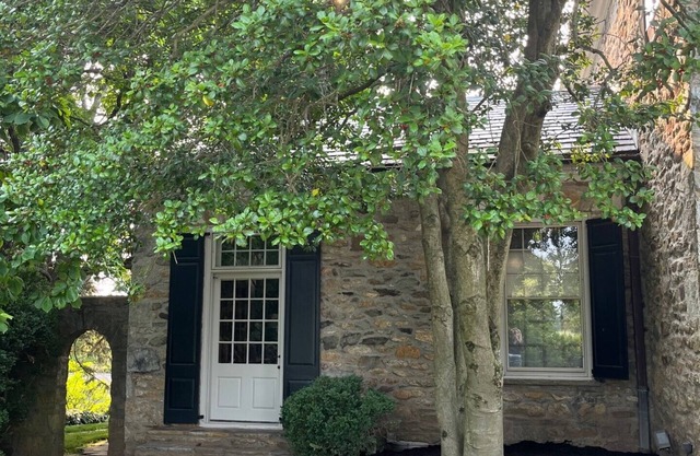 Private, Independent Country Capsule on Magnificent Manor