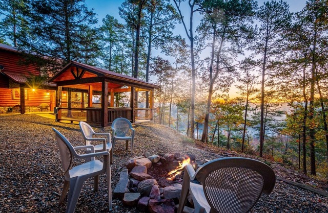 *Private Island*w/free kayaks, hot tub and VIEWS!