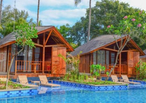 Private Lagoon House 7 BR in The Beach Front CYN
