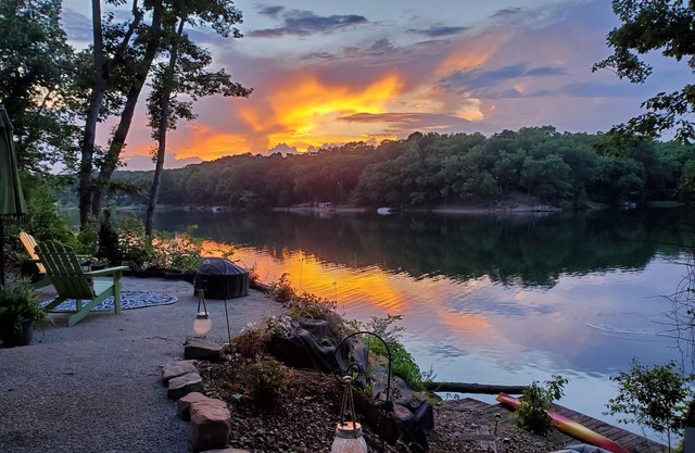 Private Lake Avalon Basement Apartment – Dock, Fire Pit & Views