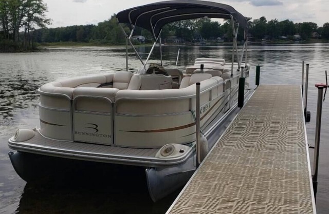 Private Lake Front Home With Pontoon Rental Available On Property