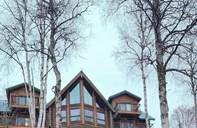 Private lakefront cabin with WiFi in charming Talkeetna, Alaska