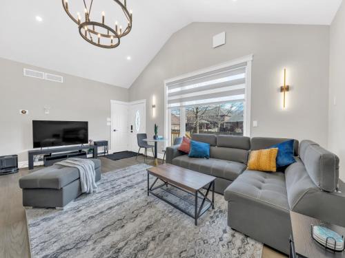 Private Luxury 1BR Apartment in Prime Location