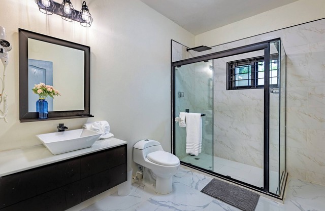 Private Luxury Oceanview 8BR/8BA Villa/Wi-Fi/Jacuzzi/Backyard BBQ/Gym/Staff/AC