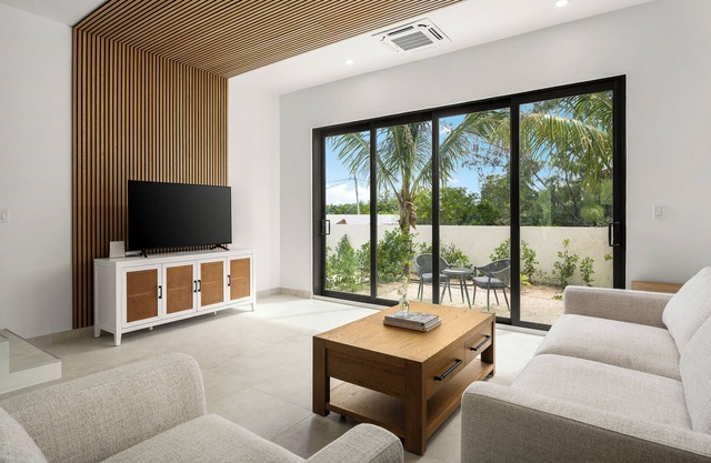 Private Luxury Villa — 3 Beds, Sleeps 6 — Pool, Concierge, & Steps to Grace Bay