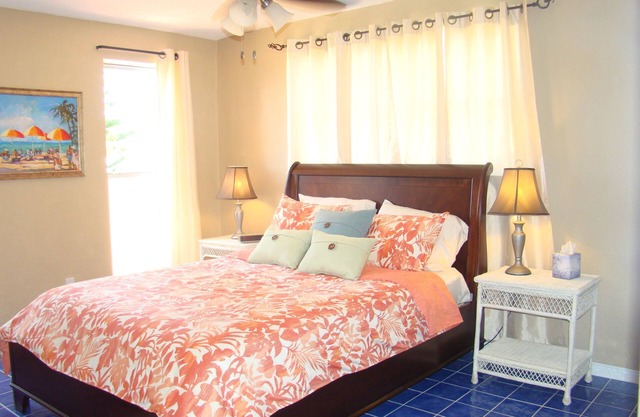 Private modern 2bd home, very clean, steps to beach