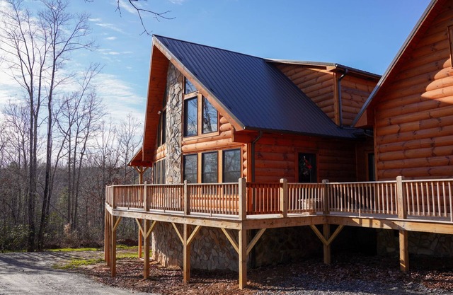 Private Mountain Lodge 5 Masters, Large Cabin Mt. Airy, NC
