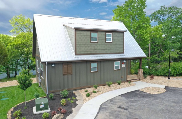 Private Oasis: Top-Rated Table Rock Lake Cabin, fire pit & lakefront views