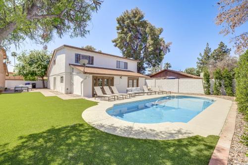 Private Pool and Patio Spacious Tempe Retreat