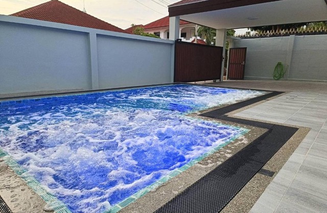 Private Pool With Jacuzzi Kids Pool Royal Park