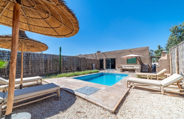 Private Poolside Villa - 12 min to Downtown