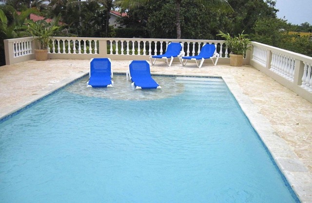 Private, quiet 2BD villa with pool, jacuzzi, safes, BBQ, Wi-Fi, free bus