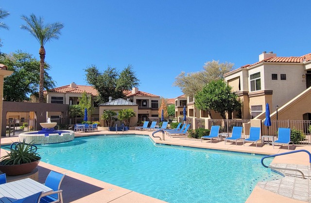 Private/Quiet Condo in Upscale Scottsdale: pool, spa, sauna + outdoor kitchen!
