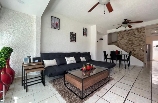 Private Rooftop Pool with Grill close to HZ and airport