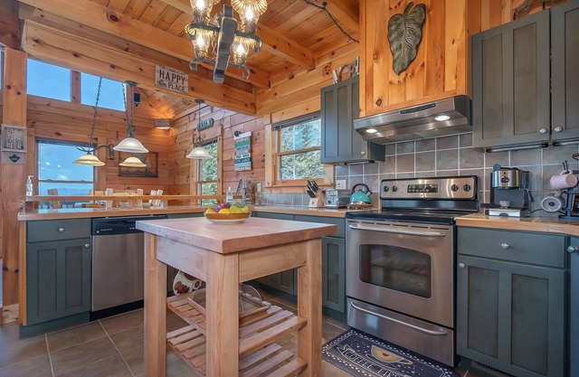 Private Secluded Beautiful Cabin With Sunset Mountain Views