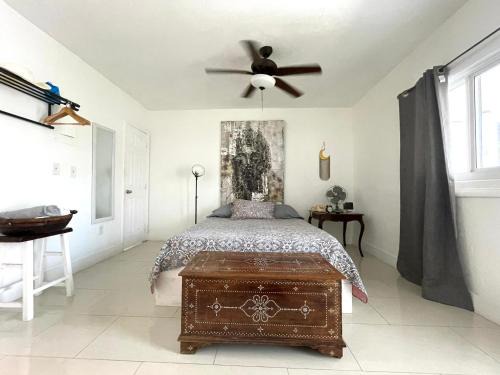 Private Studio blocks from Coconut Grove