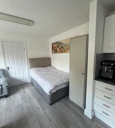 Private Studio Flat in Harrow
