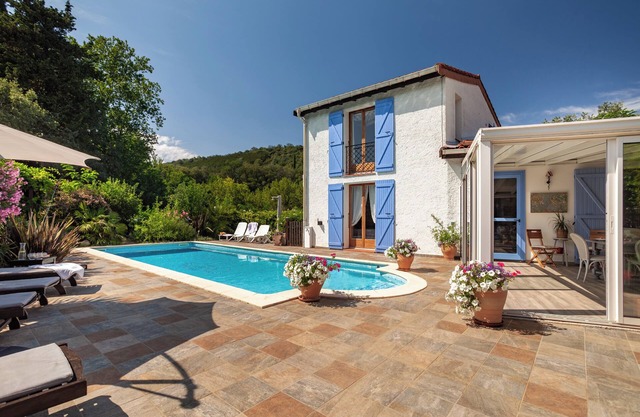 Private sunny villa with large heated pool, air-conditioning and river access.