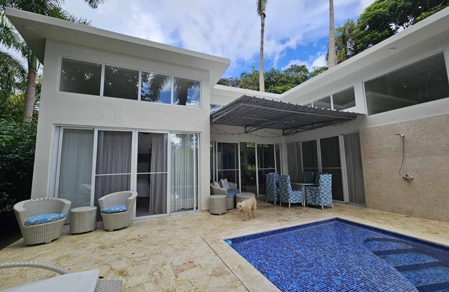 Private Tranquility- Gated-3 Bedroom, QUIET, No neighbors, ZERO Noise, Pool
