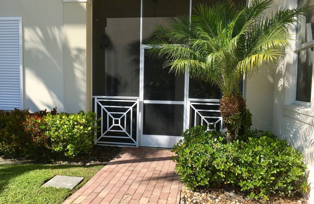 PRIVATE DETACHED GUEST HOUSE 2 MINUTE WALK TO BEACH, SURROUNDED BY NATURE.
