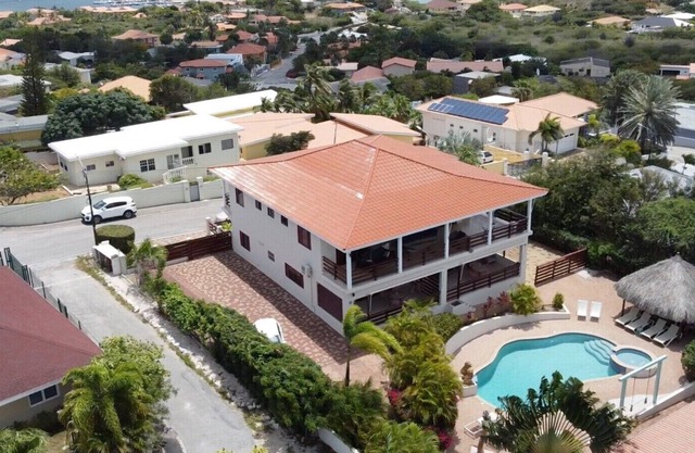 Private villa resort with swimming pool and beautiful view Jan Thiel Beach 27pp