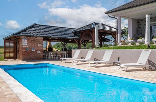 Private Villa with A/C, private pool, WIFI, TV, terrace, pets allowed, panoramic view, parking