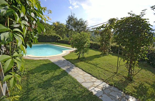 Private Villa with hot tub, WIFI, A/C, private pool, TV, terrace, panoramic view, close to Cortona