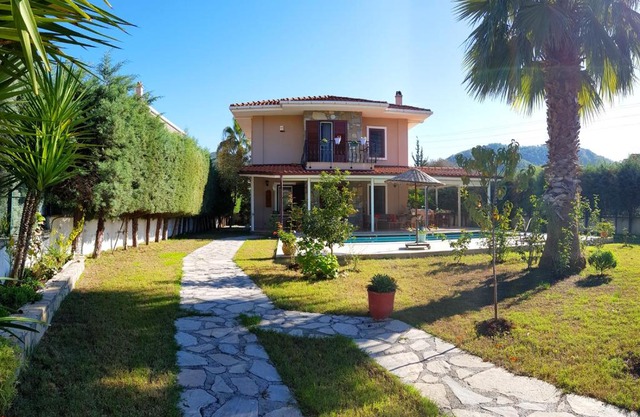 Private Villa with Pool. Perfect Location!