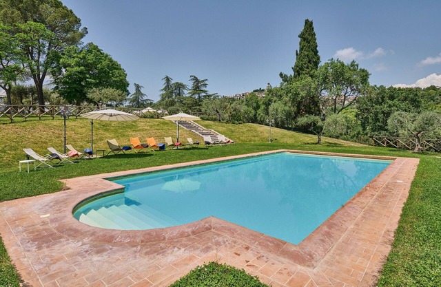 Private Villa with private pool, WIFI, A/C, TV, patio, panoramic view, parking, close to Perugia