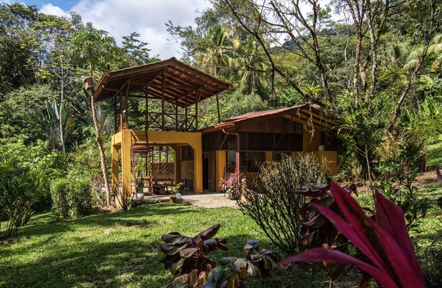 Private waterfall in Uvita, boho style house!