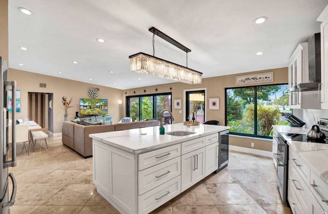 Private Waterfront Home in Wilton Manors | Kayaks & BBQ | Minutes From The Beach