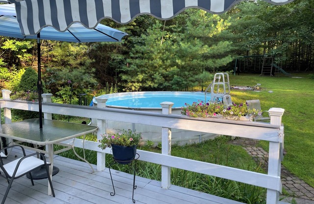Private yard, quiet neighborhoodn7 mi. to Saratoga Race Coursen9 mi. to SPACnnnn