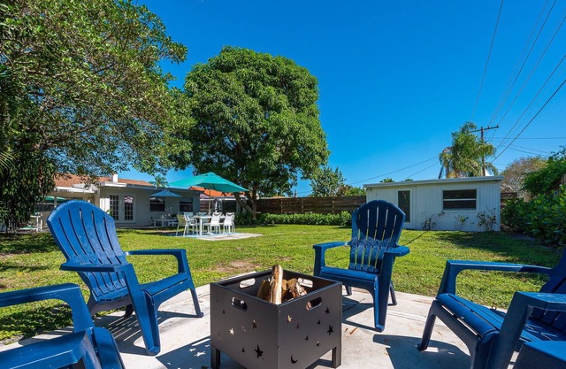 Private Zen Hot Tub Oasis! Firepit! Pet Friendly!