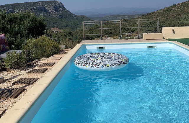 Privates Ferienhaus mit Pool in Traumlage