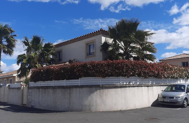 Proche de la mer Villa Avec Piscine Dans Village Idéal Pour les Familles