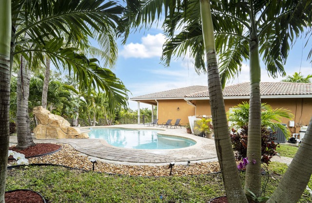 Prodigious 4 Bedroom Villa w/Pool